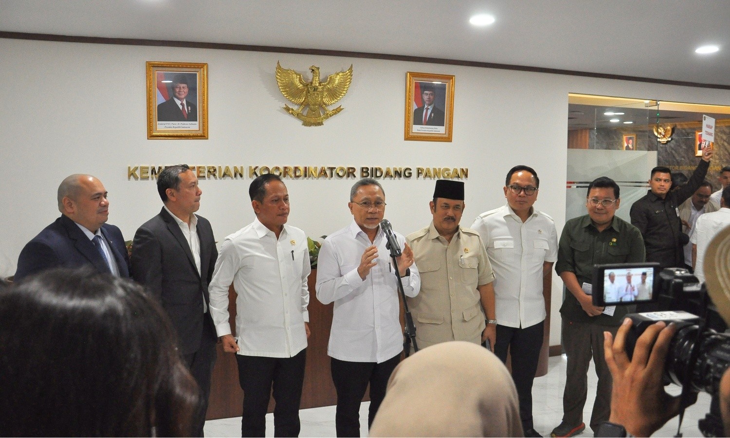 539104_rakor-penyusunan-peraturan-presiden-tentang-percepatan-penanganan-sampah-perkotaan-melalui-pengolahan-sampah-menjadi-energi-listrik_20250727171425.jpeg