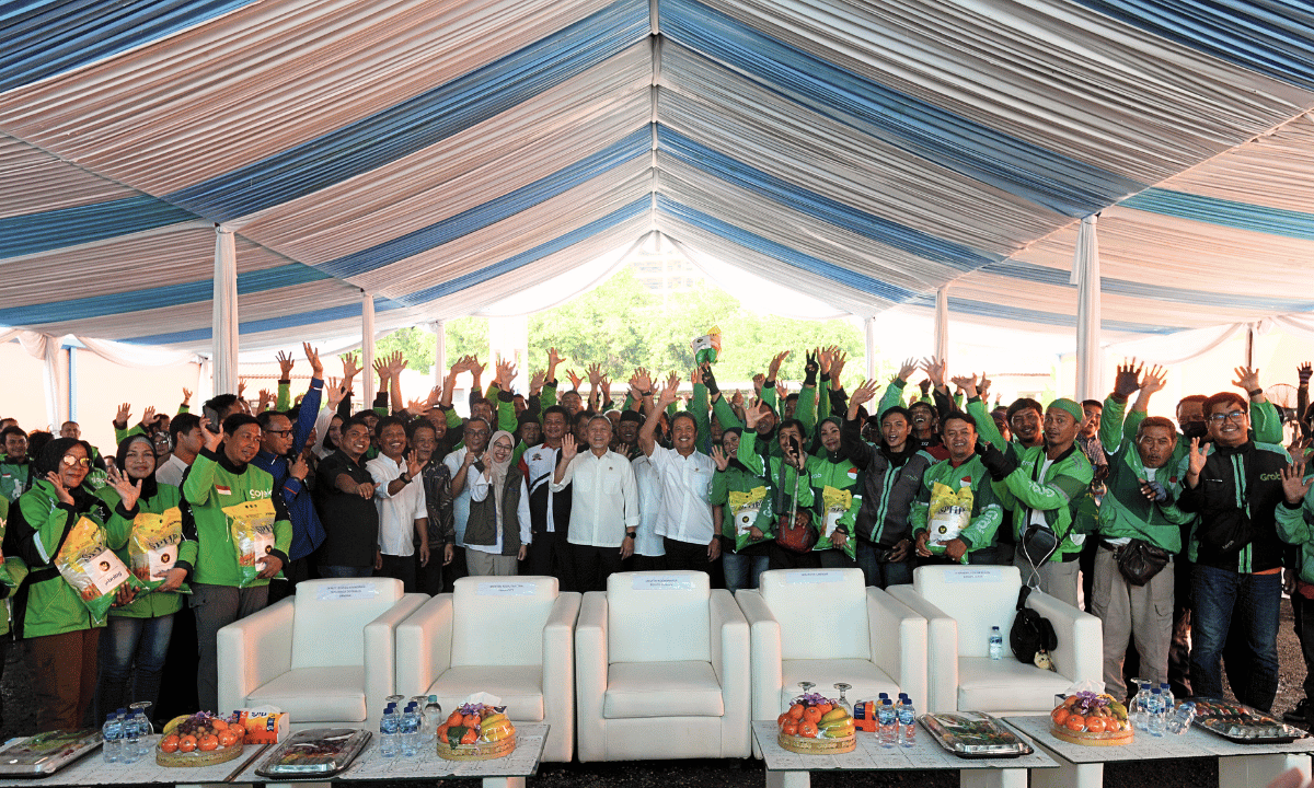 543109_menko-pangan-serahkan-bantuan-pangan-murah-bagi-komunitas-ojol-di-cirebon-dan-pekalongan_20260105152119.png