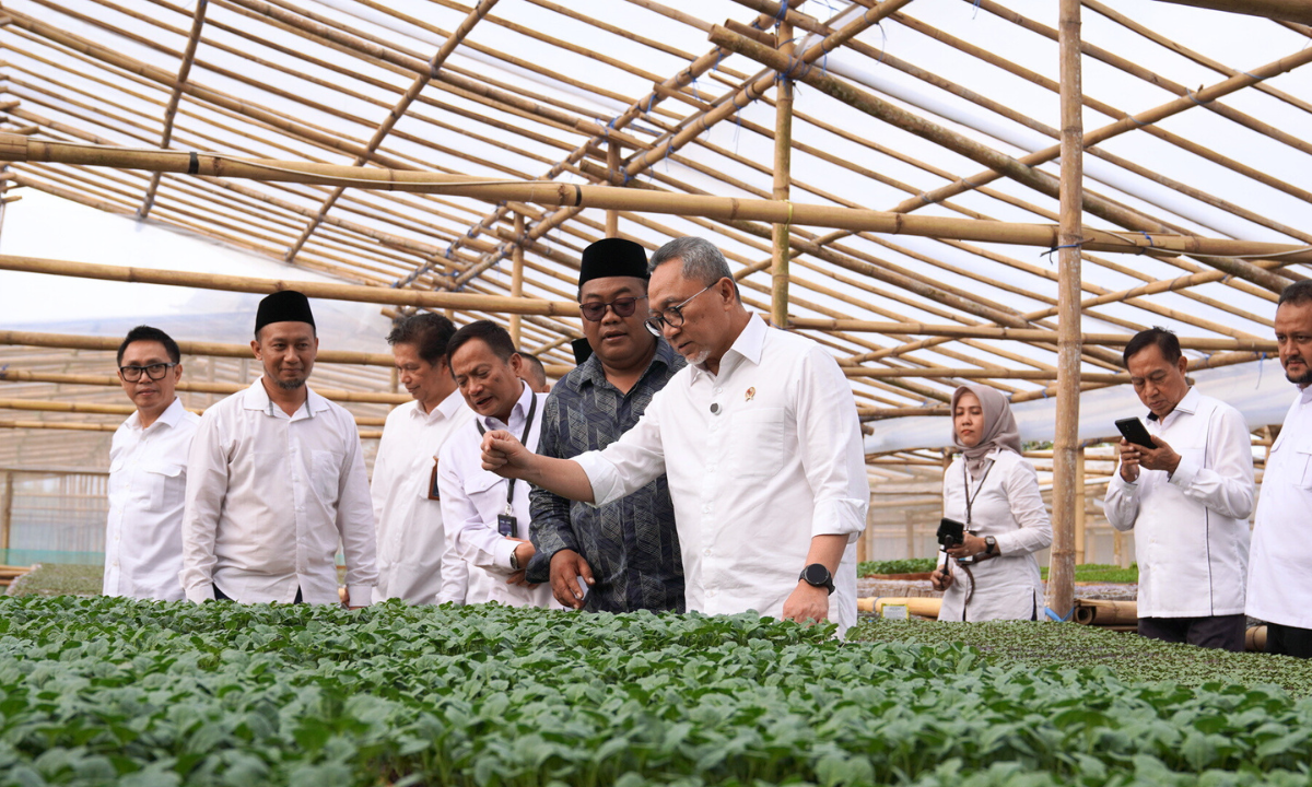 606449_peninjauan-nasabah-ulamm-unit-layanan-modal-mikro-di-desa-kopeng-jawa-tengah_20251120104658.png
