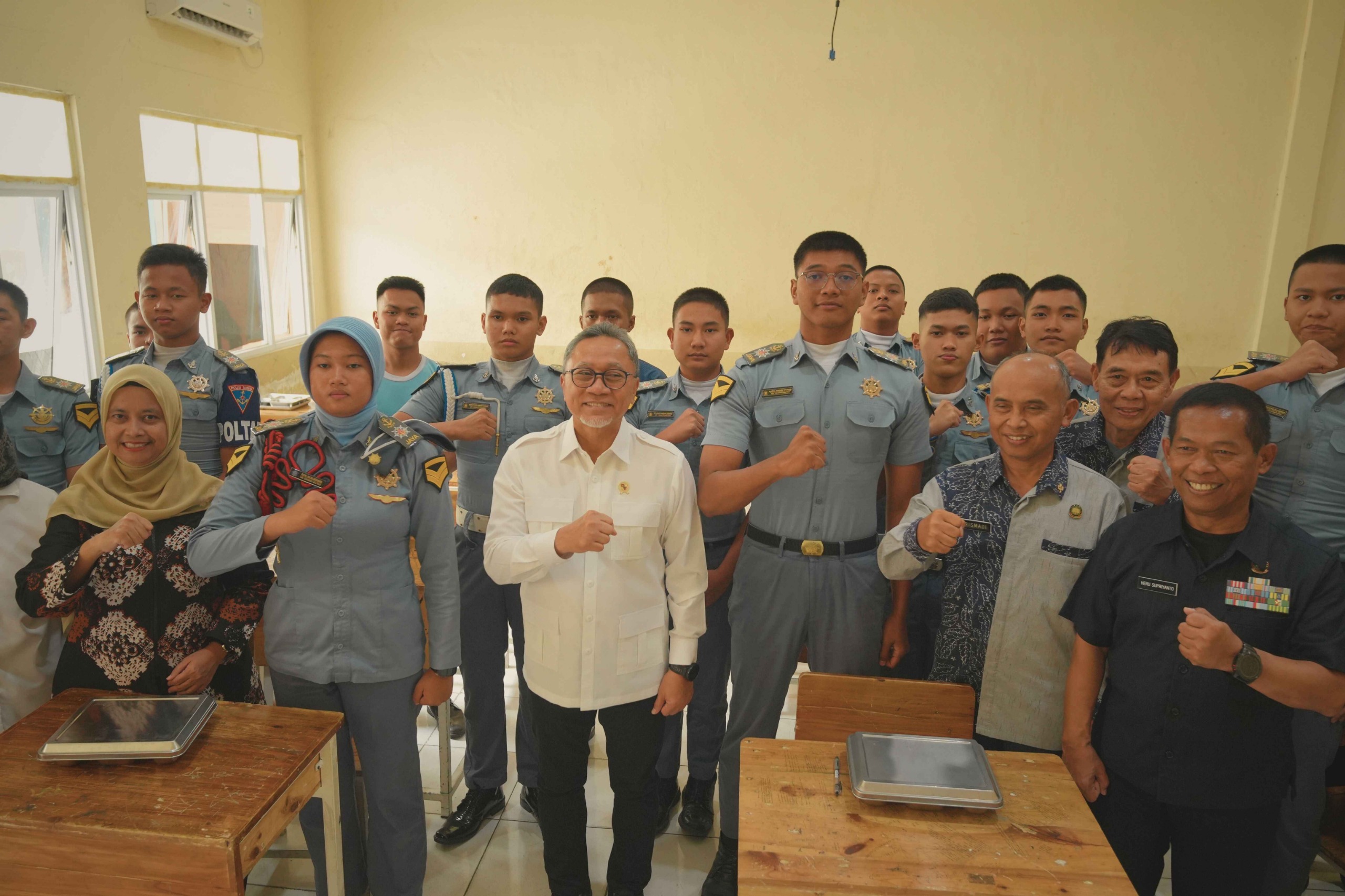 609482_menko-pangan-beri-edukasi-pangan-sehat-di-smk-hang-tuah-02-jakarta_20260115083949.jpeg