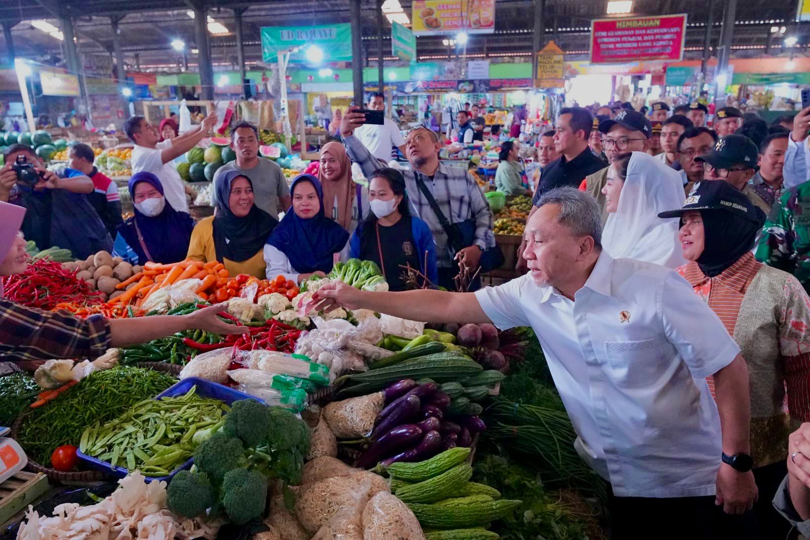 64083_menko-pangan-pantau-harga-pangan-di-pasar-bandarjo_20260113140354.jpeg
