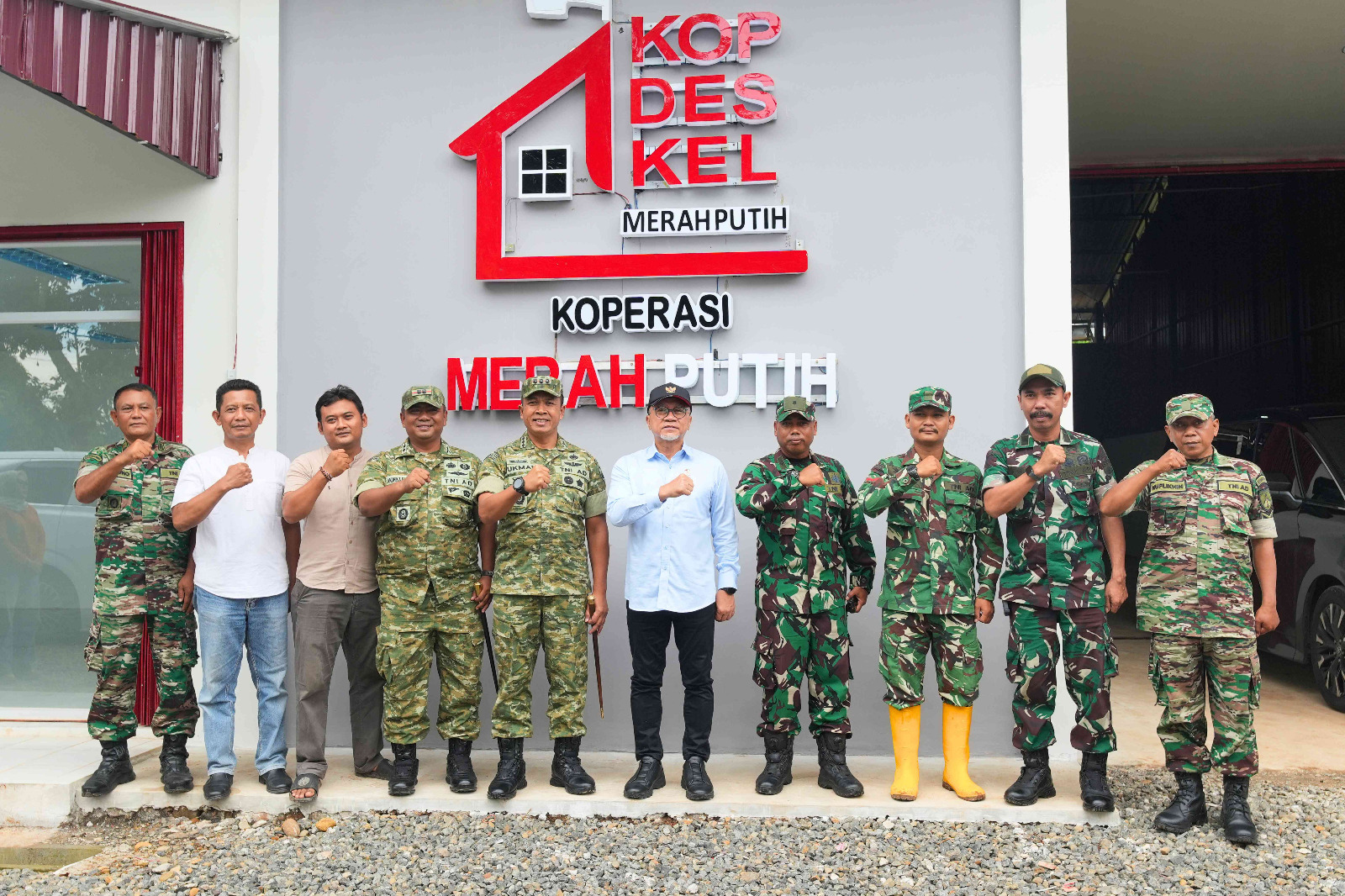649882_tinjau-kdkmp-di-jateng-menko-pangan-zulkifli-hasan-pastikan-kesiapan-fasilitas-dukung-swasembada-protein_20260204135902.jpeg