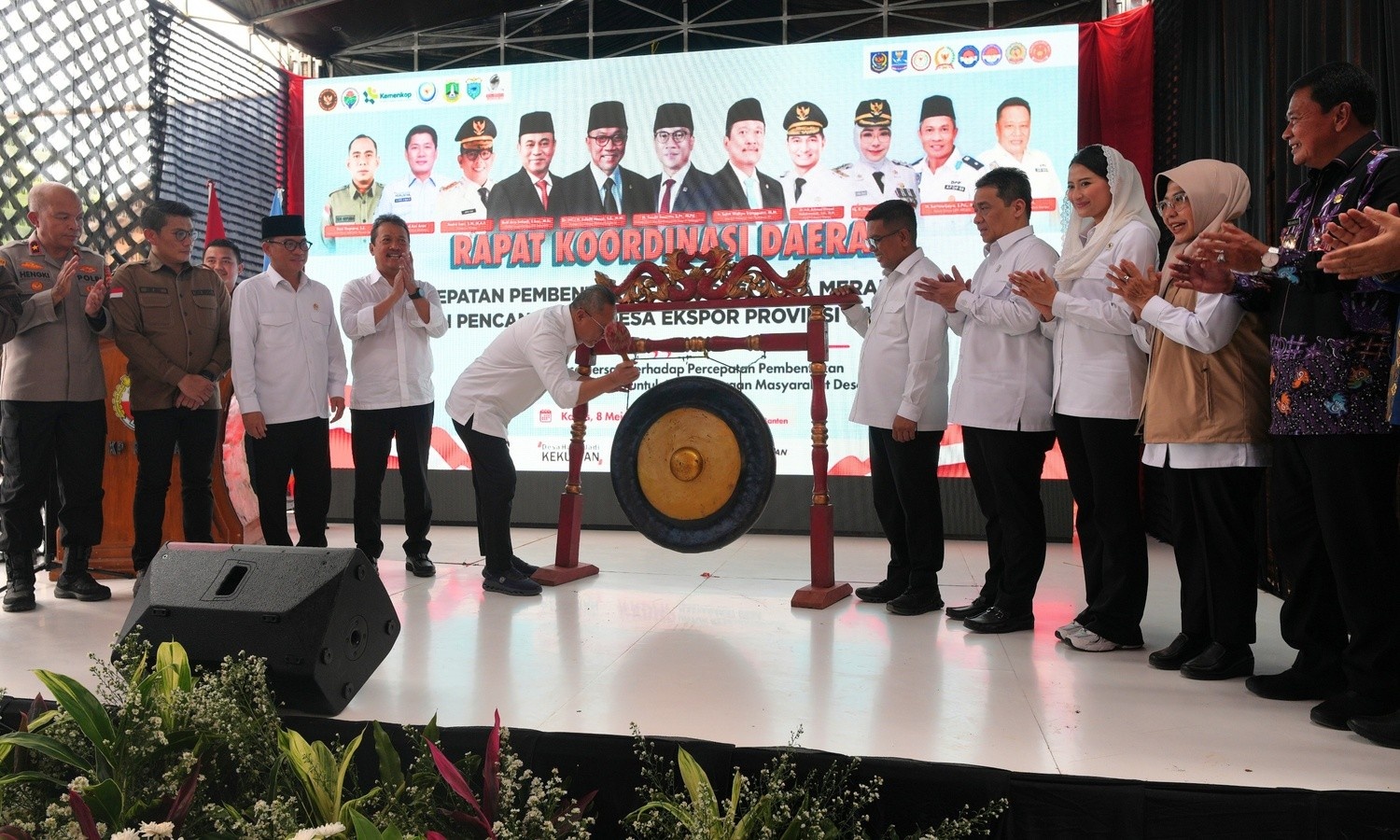 684359_peluncuran-percepatan-musyawarah-desa-khusus-pembentukan-koperasi-desa-merah-putih-bersama-kepala-desa_20250727131002.jpeg