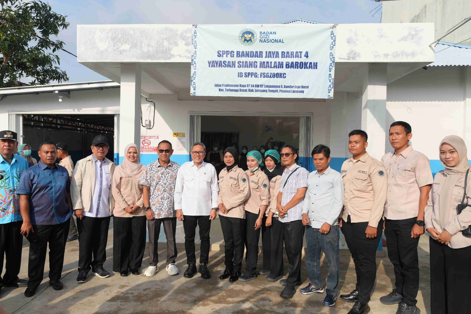 700229_zulkifli-hasan-pastikan-kualitas-dan-keamanan-pangan-di-sppg-lampung-tengah_20260304095343.jpeg