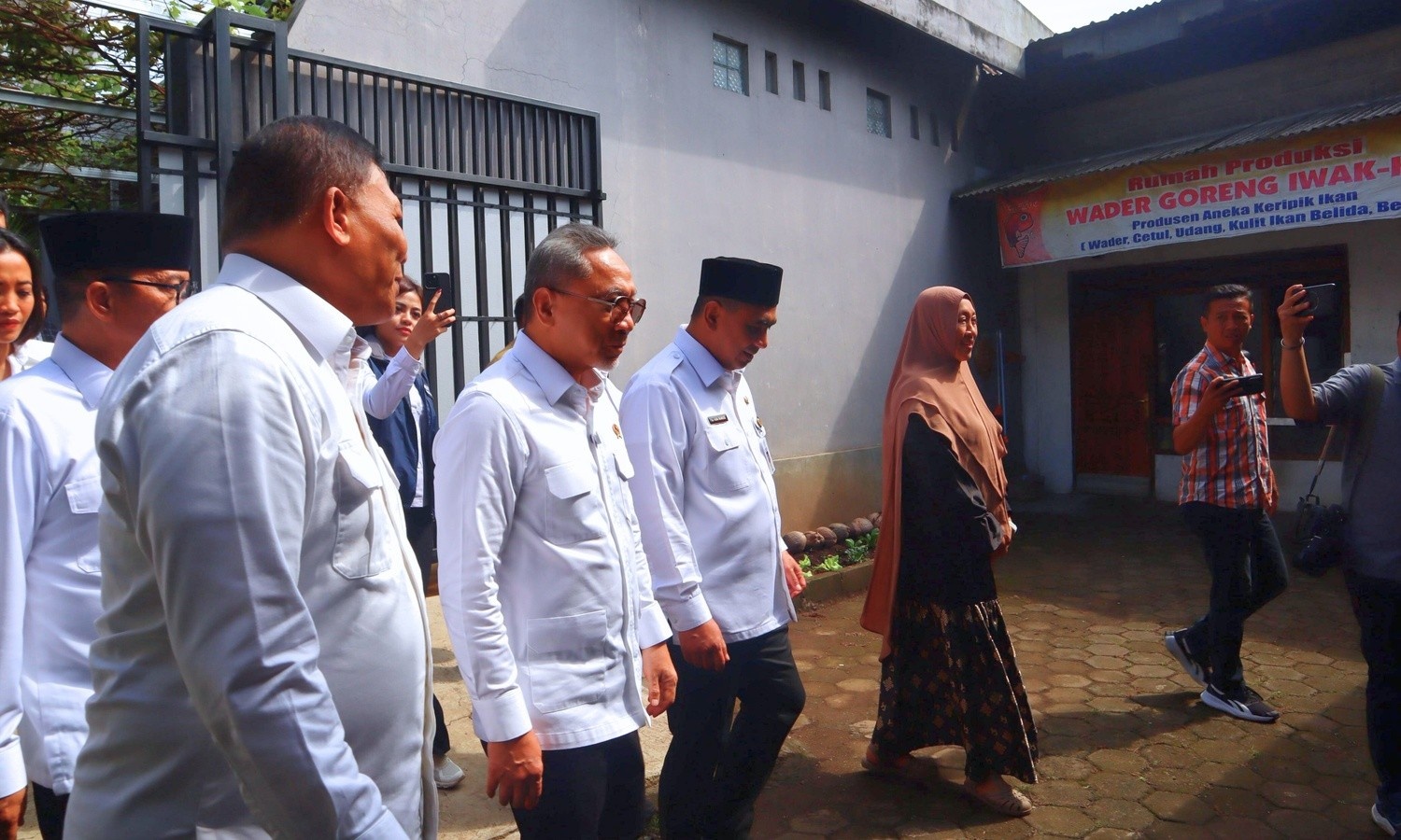 702073_meninjau-poklahsar-sidomakmur-desa-kebumen_20250727130342.jpeg