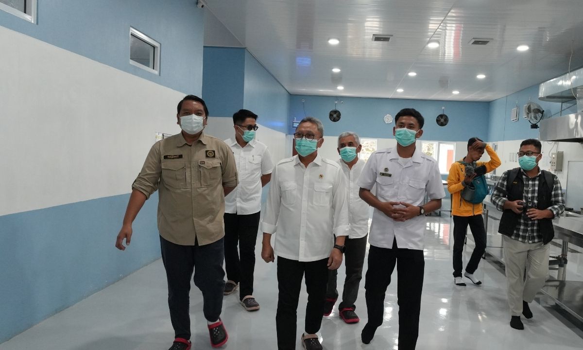 71412_menko-pangan-kunjungi-dua-sppg-di-jawa-tengah-pastikan-kesiapan-layanan-makan-bergizi-gratis_20260115113259.jpg