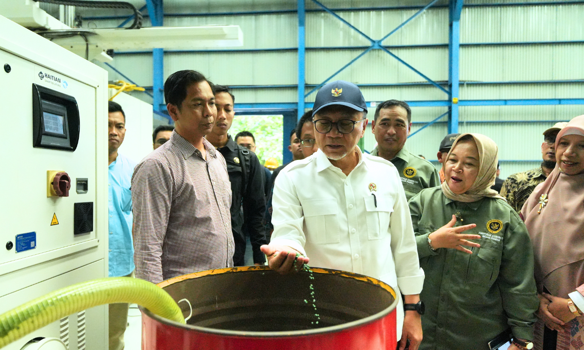 788673_menko-pangan-meninjau-inovasi-daur-ulang-plastik-menjadi-material-bangunan_20251208142650.png