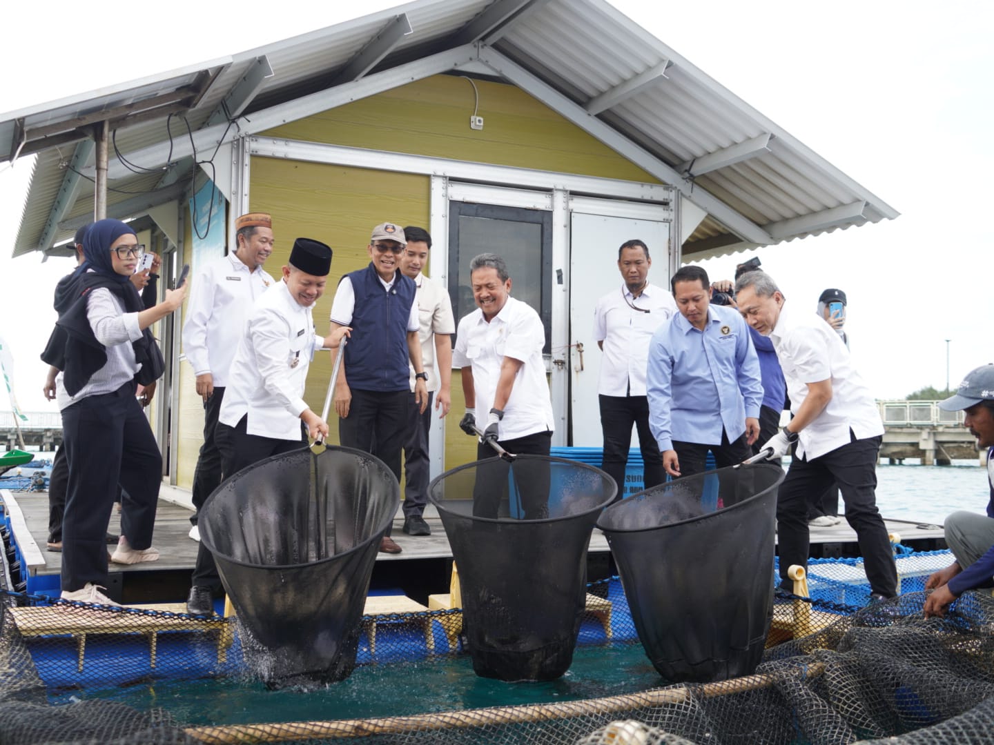 805317_panen-dan-tebar-benih-ikan-kerapu-cantang-di-keramba-pulau-tidung_20251120140830.jpg