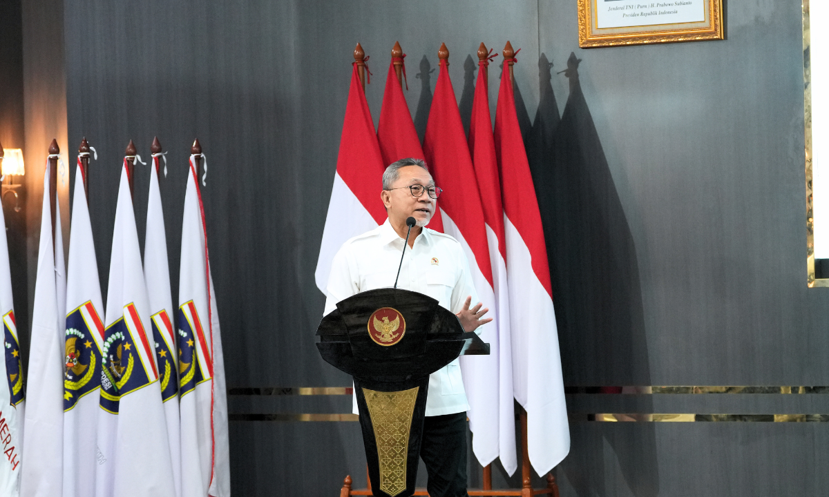 895379_menko-pangan-hadiri-pelantikan-dpp-apdesi-merah-putih-2025-2030_20251127104653.png