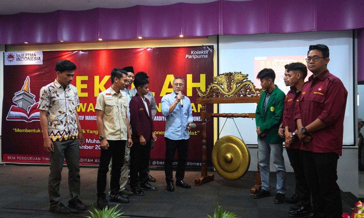 903342_menko-sebagai-keynote-speaker-pada-sekolah-wawasan-kebangsaan-bem-ptma-indonesia_20251120160107.png
