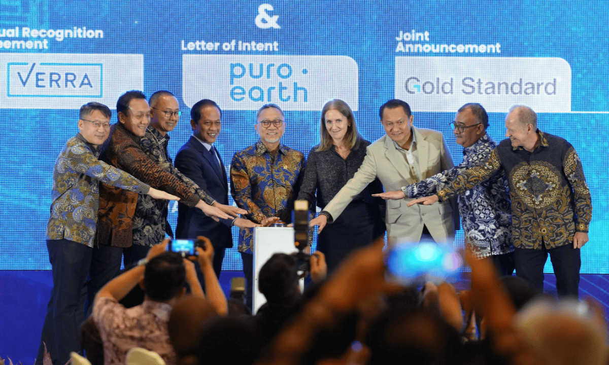 907042_menghadiri-penandatanganan-perjanjian-saling-pengakuan-klh-dengan-verra-dan-kerja-sama-biochar-dengan-puro-earth_20251006185314.png