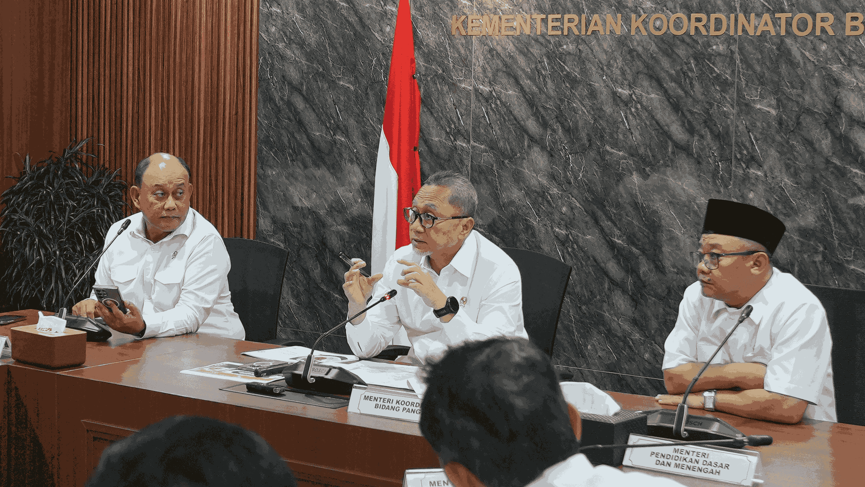 920580_rakortas-pelaksanaan-sinkronisasi-koordinasi-dan-pengendalian-program-makan-bergizi-gratis_20250316125258.png