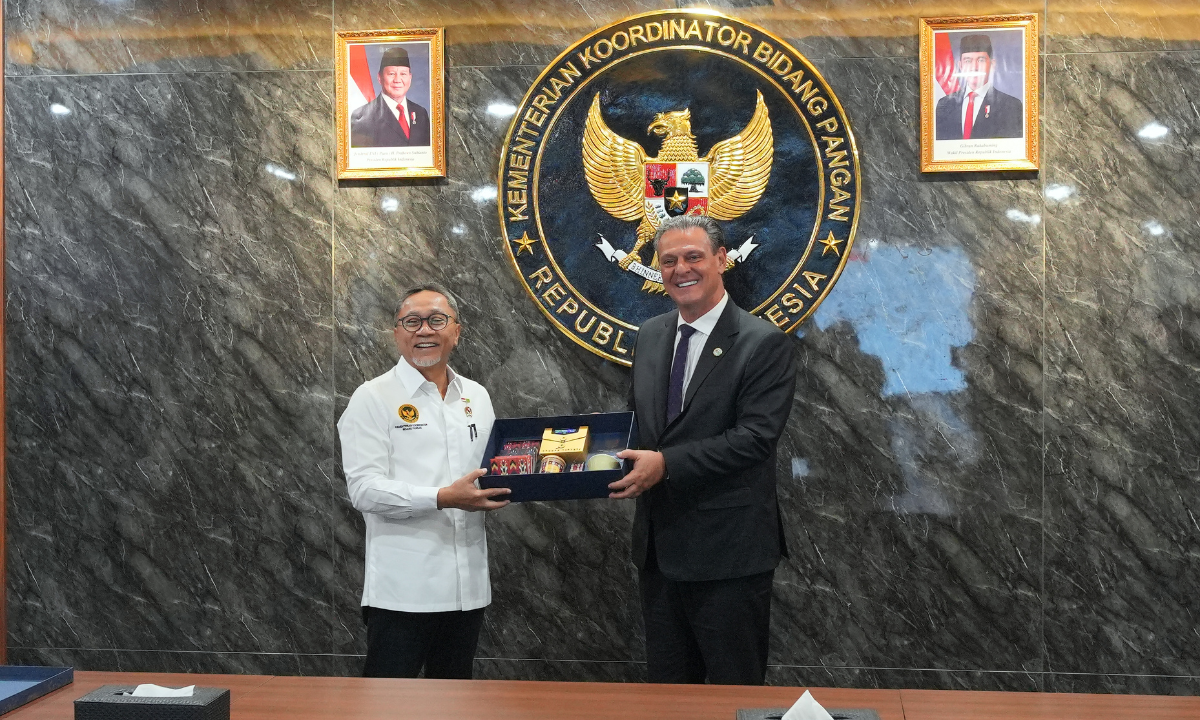 931390_menerima-menteri-pertanian-dan-peternakan-republik-federasi-brasil-h-e-mr-carlos-favaro_20251120121346.png