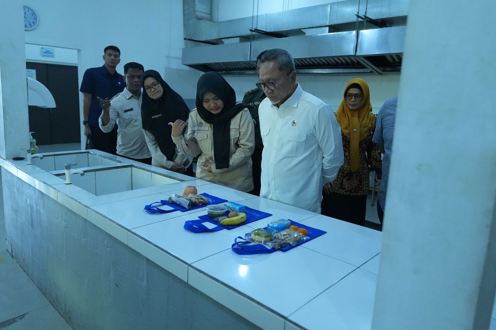 995556_menko-pangan-tinjau-sppg-kepanjen-pastikan-layanan-mbg-siap-selama-ramadhan_20260220095557.jpeg